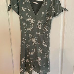 Sage green floral Abercrombie & Fitch dress with pockets